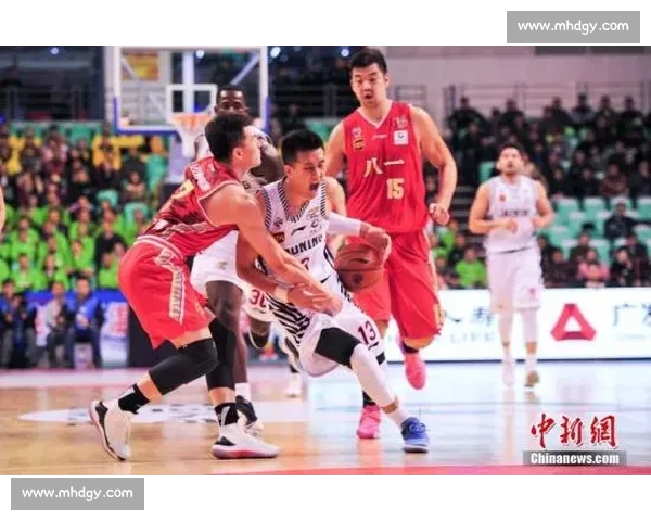 CBA联赛激烈角逐各队纷纷迎战 争夺季后赛席位进入白热化阶段